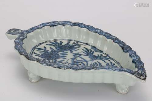 A Chinese Blue and White Porcelain Leaf Shape Washer