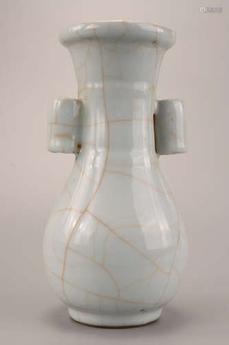 A Chinese Ge Kiln Porcelain Vase