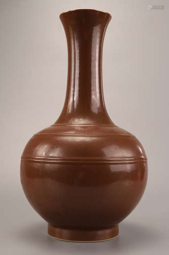 A Chinese Violet Gold Glaze Porcelain Vase