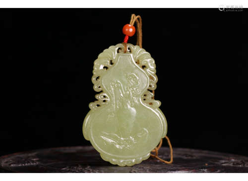 A Chinese Hetian Jade Gourd-shaped Pendant