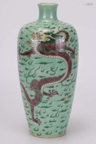 A Chinese Green Land Dragon Pattern Porcelain Plum Vase