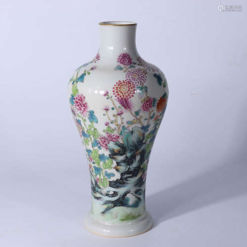 A Chinese Floral Famille Rose Porcelain Flower Vase