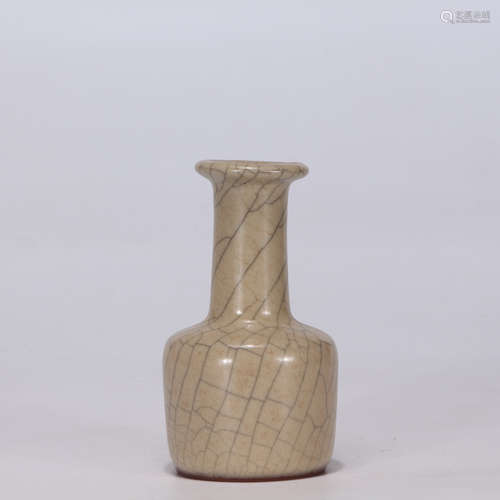 A Chinese Ge Kiln Porcelain Vase