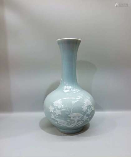 A Chinese Floral Glazed Porcelain Vase