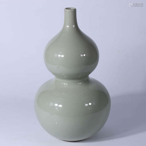 A Chinese Green Glazed Porcelain Gourd-shaped Vase