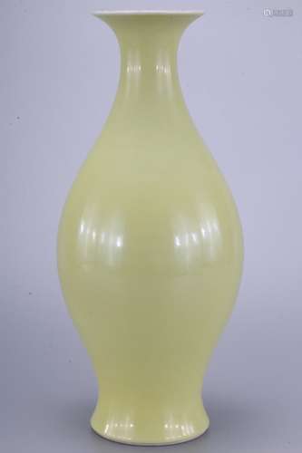 A Chinese Yellow Glaze Porcelain Vase