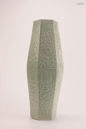 A Chinese Celadon Glazed Porcelain Arrow Pot