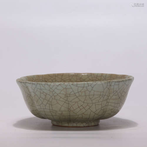 A Chinese Ge Kiln Porcelain Bowl