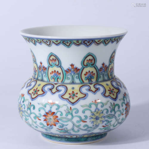 A Chinese Porcelain Slag Bucket