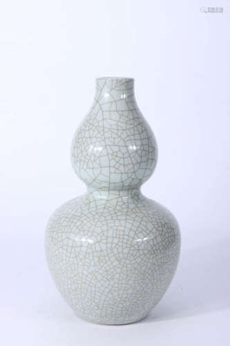 A Chinese Ge Kiln Porcelain Gourd-shaped Vase