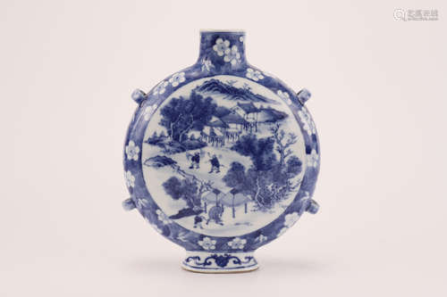 A Chinese Blue and White Porcelain Oblate Vase