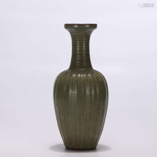 A Chinese Green Glazed Ge Kiln Porcelain Flask
