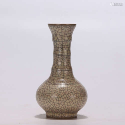A Chinese Ge Kiln Glazed Porcelain Vase