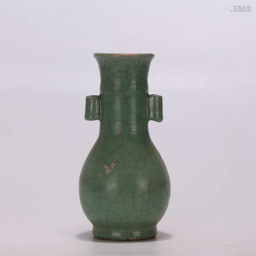 A Chinese Green Glazed Ge Kiln Porcelain Vase 