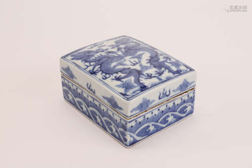 A Chinese Blue and White Porcelain Square Box with Cover