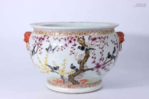 A Chinese Famille Rose Porcelain Tank