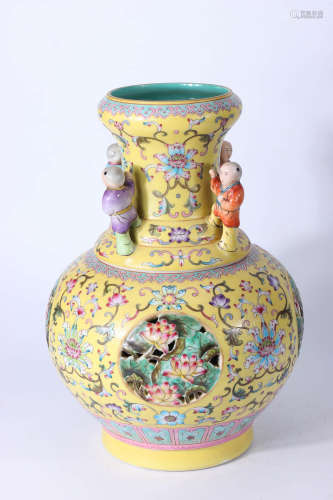 A Chinese Floral Yellow Land Porcelain Flower Vase