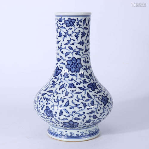 A Chinese Blue and White Porcelain Vase