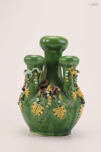 A Chinese Plain Tricolour Porcelain Vase