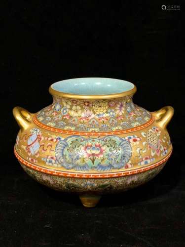 A Chinese Porcelain Three-legged Censer