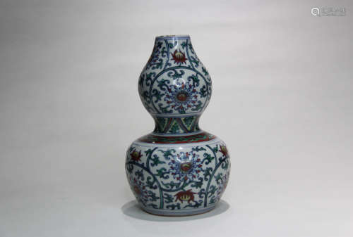 A Chinese Multicolored Porcelain Gourd-shaped Vase