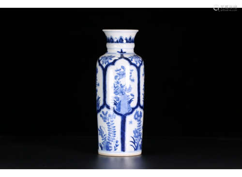 A Chinese Blue and White Floral Porcelain Vase