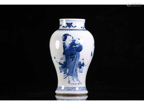 A Chinese Blue and White Porcelain Vase