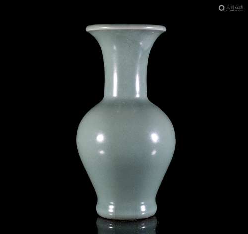 A Chinese Porcelain Vase 