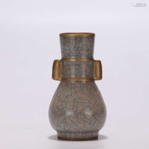 A Chinese Gilt Porcelain Vase