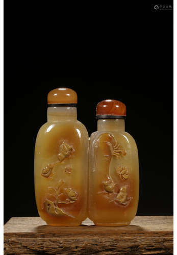 A Chinese Carved Agate Joint Snuff Bottle