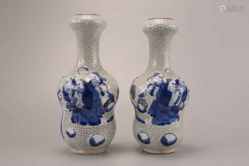 A Pair of Chinese Blue and White Porcelain Garlic-mouthed Vases