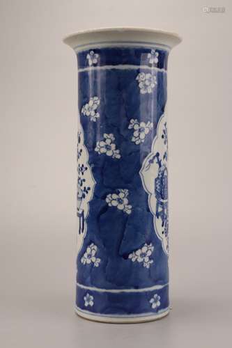 A Chinese Blue and White Porcelain Arrow Tube