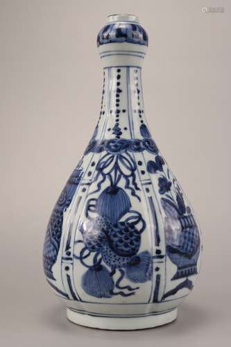 A Chinese Blue and White Porcelain Garlic-mouthed Vase