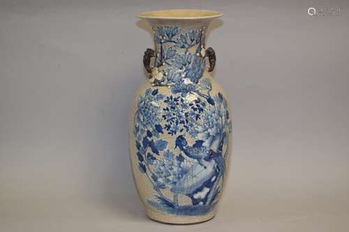 Chinese Ge Glaze Blue and White Vase