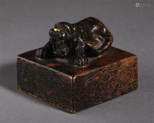 CHINESE ANCIENT BRONZE CAVRVED BEAST SEAL