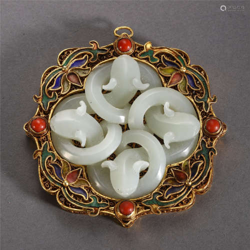 CHINESE JADE CARVED INLAID GILT PLAQUE PENDANT