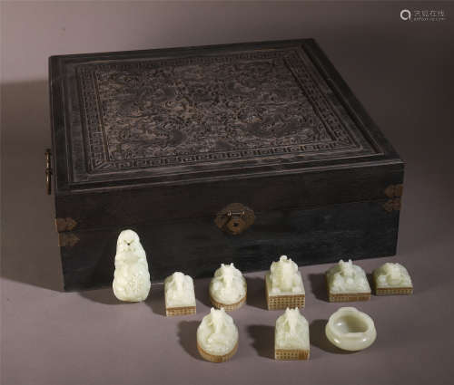 A SET OF CHINESE JADE CARVED BEAST SEAL AND BRUSH WASHER