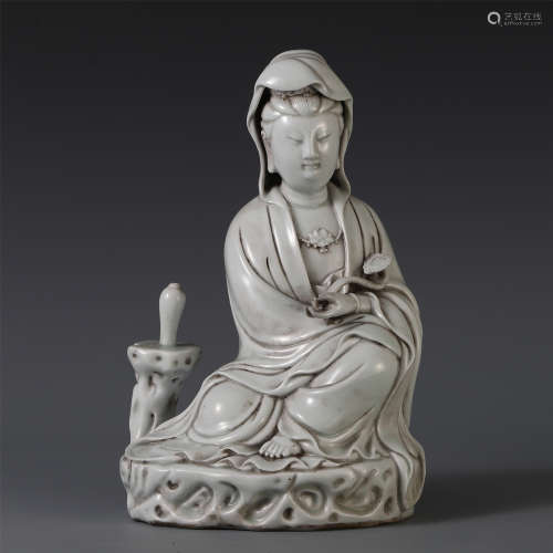 CHINESE PORCELAIN WHITE GLAZE CARVED SEATED GUANYIN