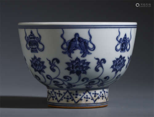 CHINESE BLUE AND WHITE PORCELAIN FLOWER CUP