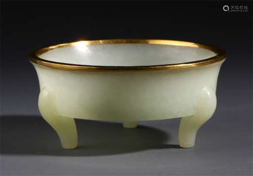 A SMALL CHINESE JADE CARVED INLAID PURE GOLD TRIPLE FEET CENSER