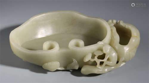 CHINESE JADE CARVED FLOWER AND BEAST BRUSH WASHER