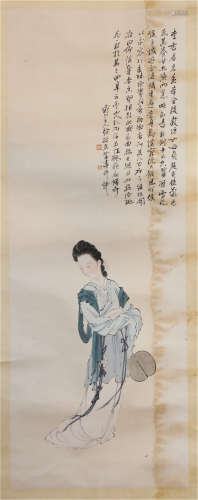 A CHINESE SCROLL PAINTING OF BEAUTY FIGURE WITH CALLIGRAPHY BY XU CAO