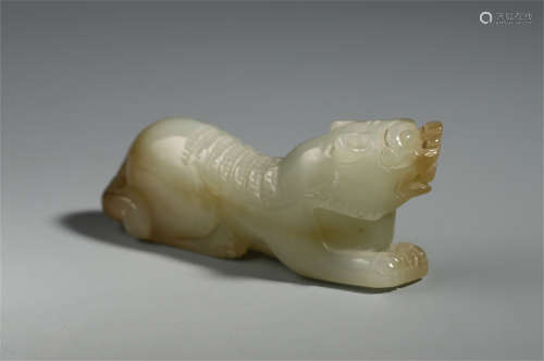 CHINESE ANCIENT JADE CARVED BEAST TABLE ITEM