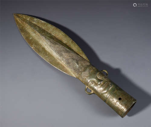 CHINESE BRONZE CARVED BEAST FACE  DAGGER