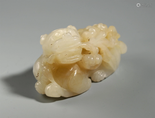 A FINELY CHINESE ARCHAISTIC JADE CARVE…