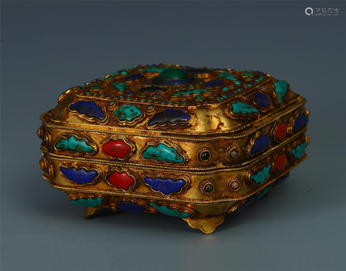 A FINELY CHINESE BRONZE GILT GEM STON…