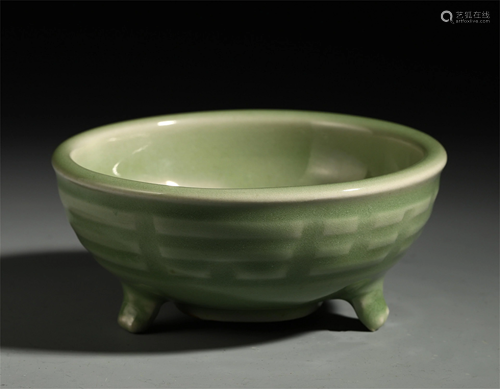 A CHINESE PORCELAIN CELADON GL…