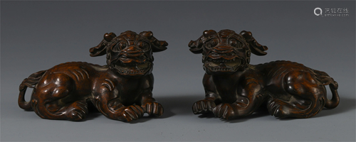 A PAIR OF CHINESE AGALWOOD CARVED BE…