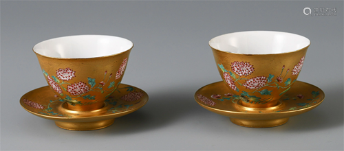 A PAIR OF CHINESE PORCELAIN GOLE PAINTE…