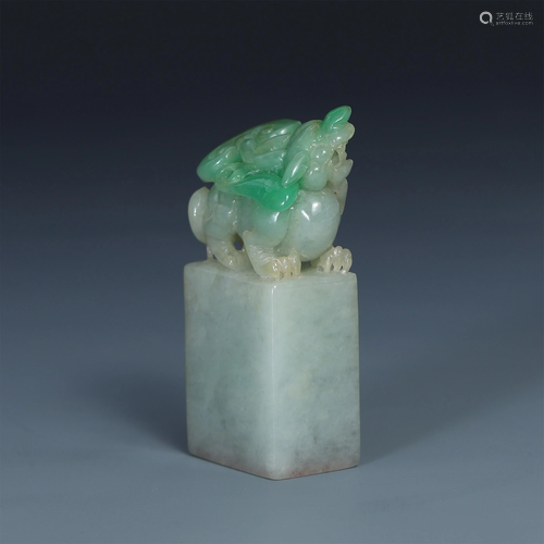 AN ANCIENT CHINESE JADEITE CARVE…